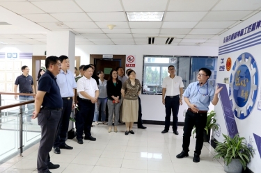 2020年7月29日，时任浙江省政协常委、社法委副主任、省总工会副主席、一级巡视员董建伟莅临JDB电子纸业调研新时期工匠造就工作