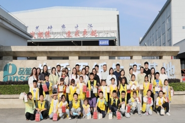探寻古法技艺 感触造纸朝气 |“幼脚走平湖”之“纸业达人”亲子研学活动走进JDB电子纸业